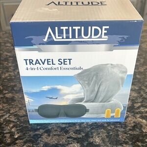 ALTITUDE TRAVEL SET 4-in-1 COMFORT ESSENTIALS NWT